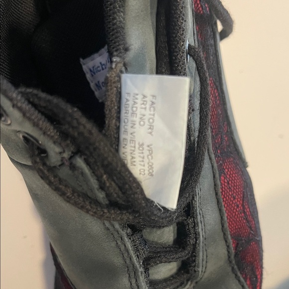 Puma Black and Gray Shoes with dark Pink  under black lace - Picture 8 of 11